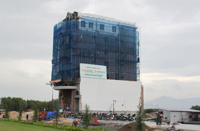  Căn nhà mẫu của Khu đô thị mới Hưng Thịnh đang được hoàn thiện.