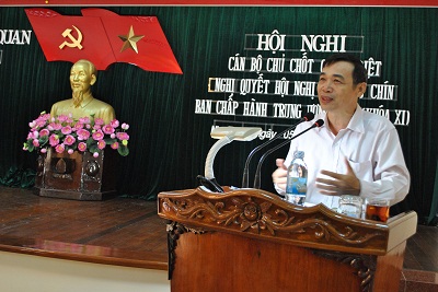 Ông Nguyễn Quốc Ninh, Phó Trưởng ban Tuyên giáo Tỉnh ủy giới thiệu nội dung Nghị quyết.