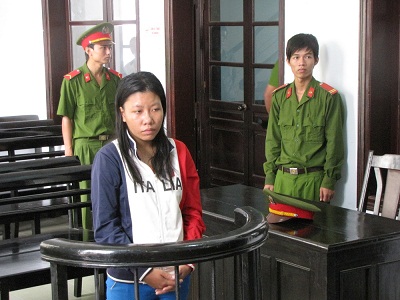 Nhân viên phục vụ quán cơm đi… cảnh giới cho đạo chích