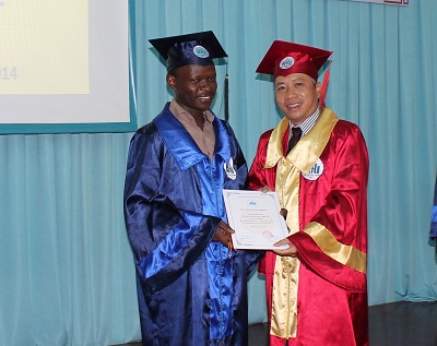 Trao bằng tốt nghiệp cao học quốc tế cho 10 học viên