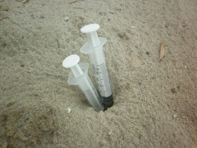 Tiêm chích ma túy nơi bãi biển