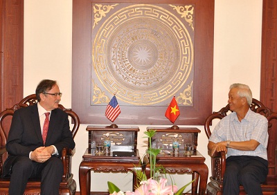 Ông Nguyễn Chiến Thắng tiếp Giáo sư James Dale Bindenagel.