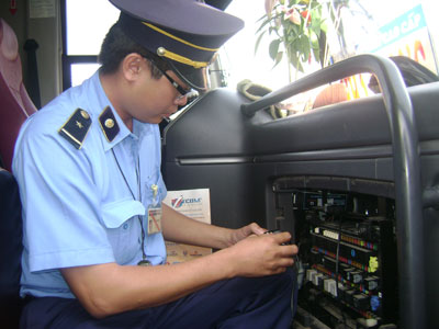 Nhiều xe vi phạm bị tước phù hiệu