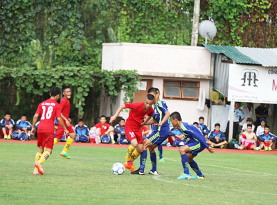 Các cầu thủ tranh tài tại giải.