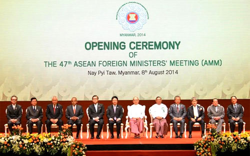 Tổng thống Myanmar Thein Sein, Tổng Thư ký ASEAN Lê Lương Minh và các trưởng đoàn dự AMM 47 (Ảnh: Báo Quân đội nhân dân)
