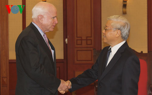 Tổng Bí thư Nguyễn Phú Trọng tiếp đoàn Thượng viện Hoa Kỳ, do Thượng nghị sỹ John McCain và Thượng nghị sỹ Sheldon Whitehouse dẫn đầu đang ở thăm Việt Nam