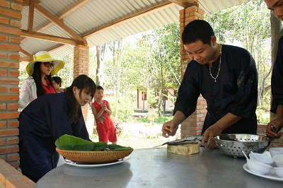 Sau đó chế biến tẩm ướp gia vị.