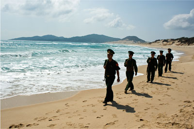 Từ đầu năm đến nay, Bộ đội Biên phòng tỉnh phối hợp với các cơ quan liên quan tổ chức gần 90 buổi tuyên truyền về chủ quyền biển đảo cho hơn 7.500 lượt cán bộ và nhân dân trên địa bàn tỉnh.