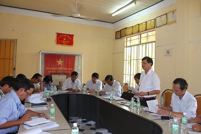 Ông Nguyễn Tấn Tuân phát biểu tại buổi làm việc với Đảng ủy xã Diên Sơn.