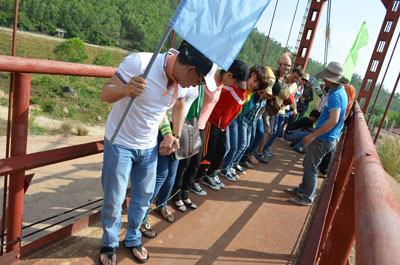 Team building at Ho Kenh Ha tourist site