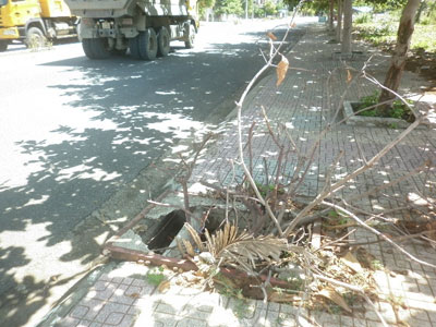 Nhiều nắp hố ga bị mất