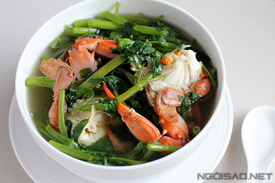 Ngon ngọt canh ghẹ nấu rau muống