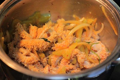 Lá xách xào khế chua