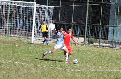 Các cầu thủ tranh tài tại giải.