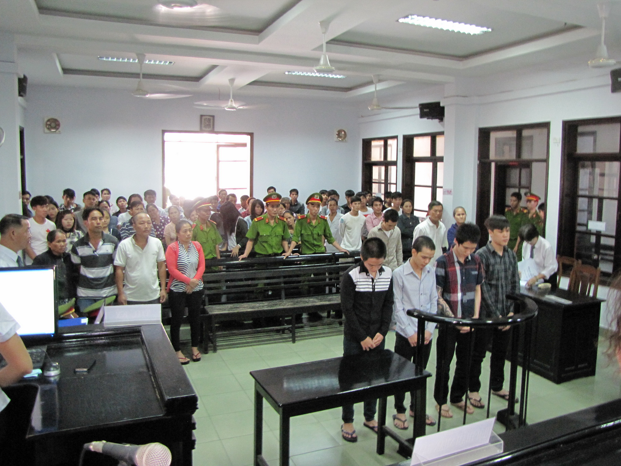 Quang cảnh phiên xử