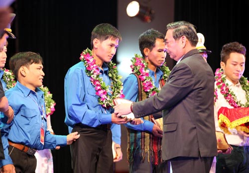 Nói đi đôi với làm và Nói thật - Làm thật