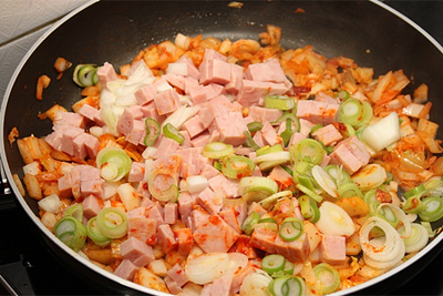 Cơm chiên kim chi cay ngon hấp dẫn