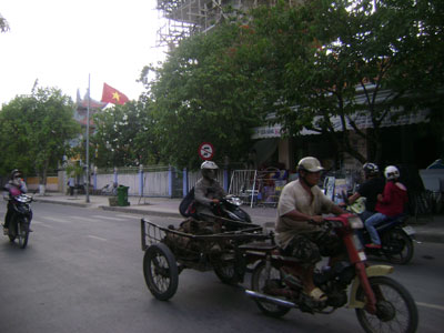 Hàng trăm phương tiện thuộc diện bị đình chỉ vẫn tham gia giao thông