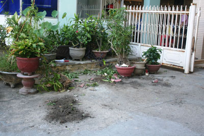 Rơi xuống cổng chung cư, 1 người tử vong