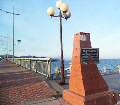 Sớm khắc phục biển tên cầu Trần Phú