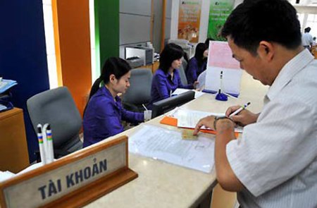 Người đủ 15 tuổi được mở tài khoản ngân hàng