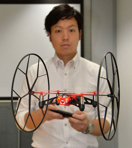 Rolling Spider – Máy bay điều khiển bằng điện thoại