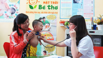  Khám bệnh tại Trung tâm chăm sóc sức khỏe sinh sản tỉnh. (Ảnh: T.Ly)