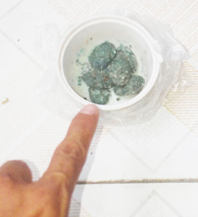 Vụ bỏ "thuốc lạ" xuống giếng nhà dân: Cần sớm làm rõ