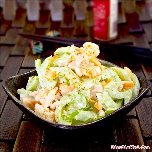 Salad tôm và cần tây