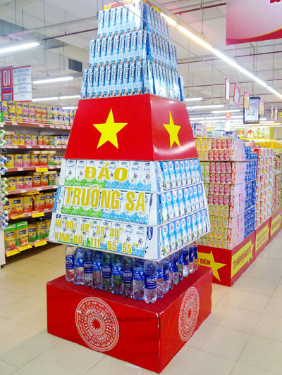 Mô hình Cột mốc Trường Sa thu nhỏ từ sản phẩm thương hiệu Việt