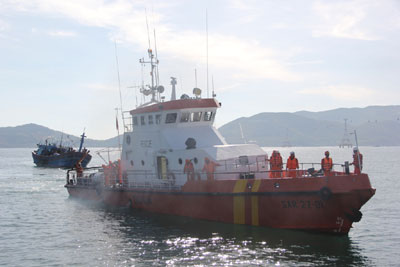 Tàu SAR-01 trong một lần tham gia cứu nạn tàu cá. 