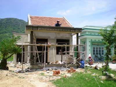 Căn nhà của gia đình bà Nguyễn Thị Minh Hà đang trong giai đoạn hoàn thiện.