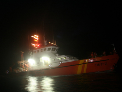 32 thuyền viên cùng tàu cá bị nạn được đưa vào bờ an toàn