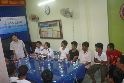 Tại trụ sở Trung tâm phối hợp tìm kiếm cứu nạn khu vực 4, Tổng giám đốc VMRCC ông Nguyễn Anh Vũ đã động viên các ngư dân tiếp tục vươn khơi.