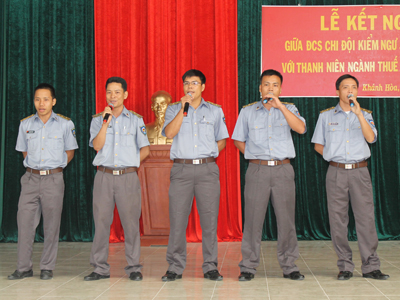 Một tiết mục văn nghệ của đại diện Chi đội Kiểm ngư số 4 