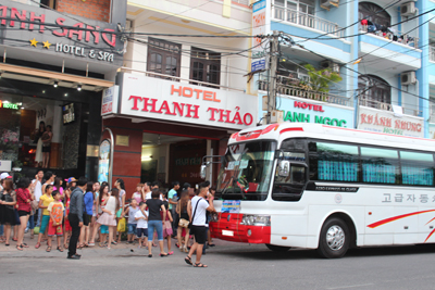 Các khách sạn nhộn nhịp đón khách chiều 30-8.