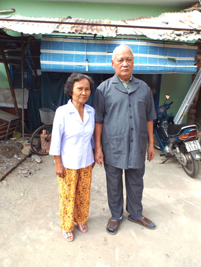 Vợ chồng bác sĩ Hà.