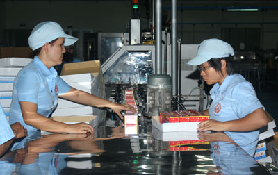 Sản xuất nước yến sào cao cấp tại Công ty TNHH Nhà nước một thành viên Yến sào Khánh Hòa.