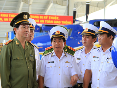 Bộ trưởng Trần Đại Quang thăm cán bộ, chiến sĩ Lữ đoàn Không quân 954.