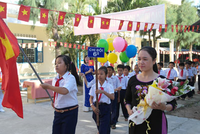   Lễ đón học sinh lớp 6 tại Trường THCS Cao Thắng trong ngày khai giảng năm học mới.