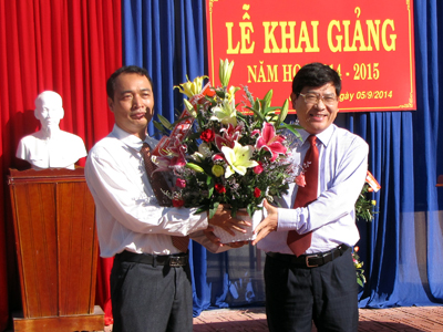 Trường THPT Phan Bội Châu khai giảng năm học mới