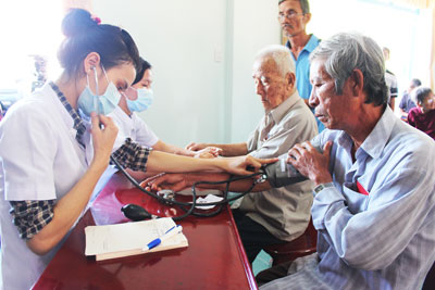 500 người cao tuổi được khám bệnh miễn phí
