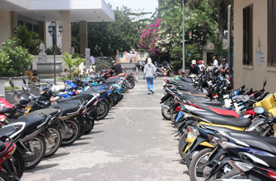 Tài sản để trong cốp xe máy: Coi chừng biếu không cho trộm