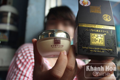 Mù mờ mỹ phẩm xách tay