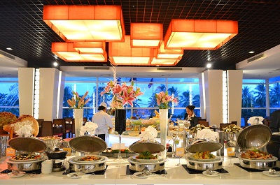 Buffet &quot;Mua 3 trả 2&quot; và giảm 50% cho khách nữ tại Novotel Nha Trang