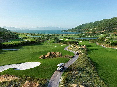 Sân Golf  Vinpearl Nha Trang luôn hấp dẫn các tay golf đến chinh phục.