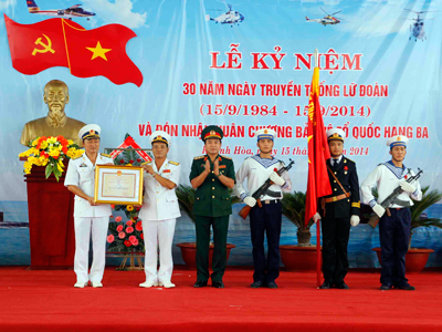 Đón nhận Huân chương Bảo vệ Tổ quốc hạng Ba