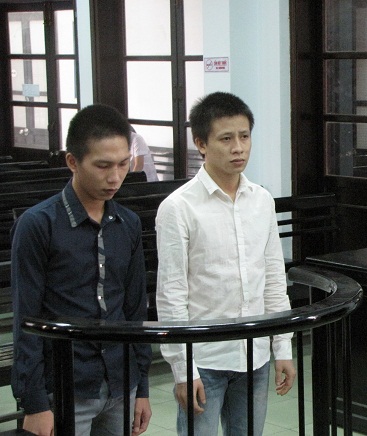 Bị cáo Nguyễn Văn Thuận (trái) và Hồ Ngọc Trọng