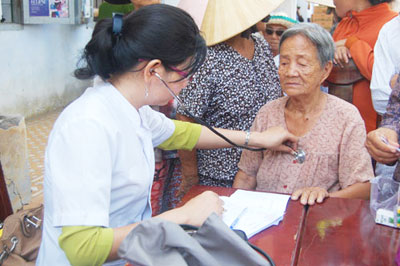 Mang niềm vui đến đảo nhỏ