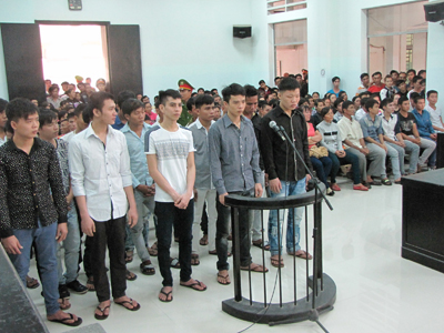 Xét xử nhóm thanh niên đánh chết người trong quán nhậu